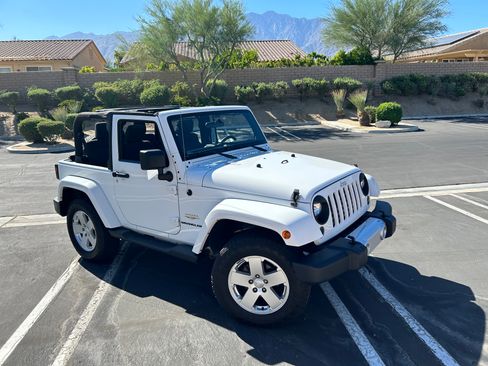 Used 2012 Jeep Wrangler Sahara w/ Connectivity Group image 8