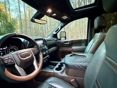 Used 2020 GMC Sierra 3500 Denali w/ Denali Ultimate Package image 12