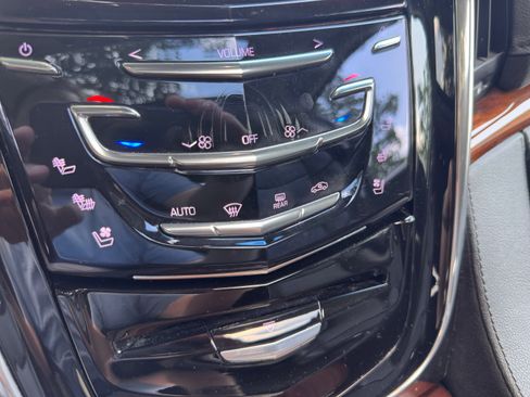 Used 2016 Cadillac Escalade ESV Premium AWD/4WD image 16