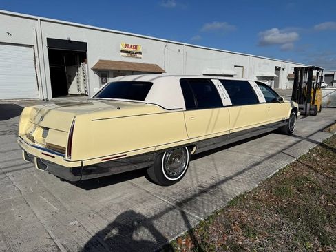 Used 1993 Cadillac Fleetwood Sedan RWD image 8