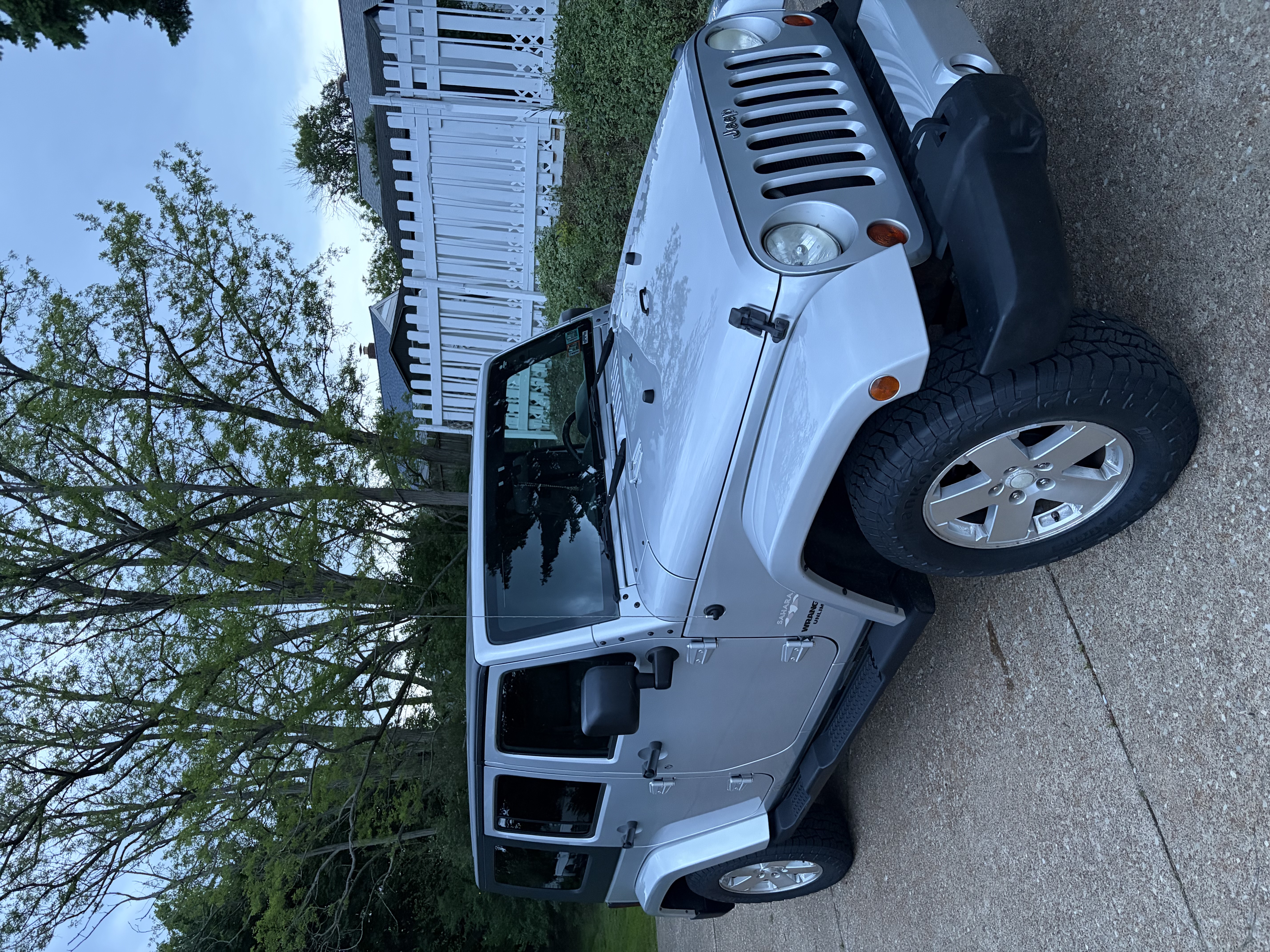 Used 2010 Jeep Wrangler Unlimited Sahara w/ Dual Top Group AWD/4WD image 2
