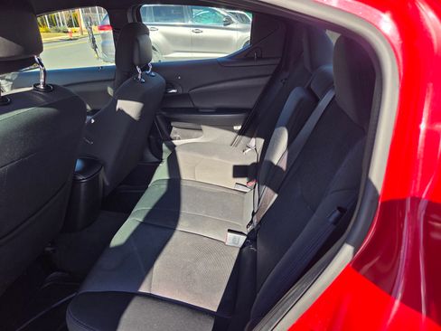 Used 2012 Dodge Avenger SE image 4