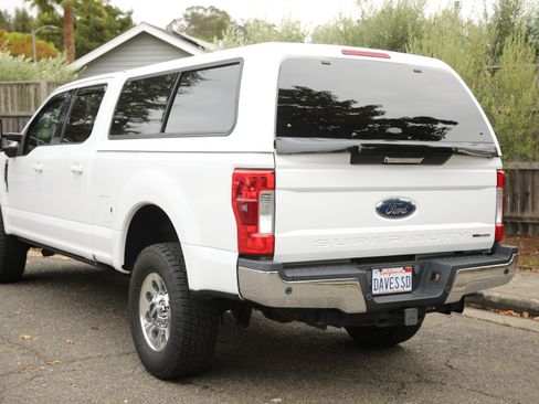 Used 2017 Ford F350 Lariat image 5