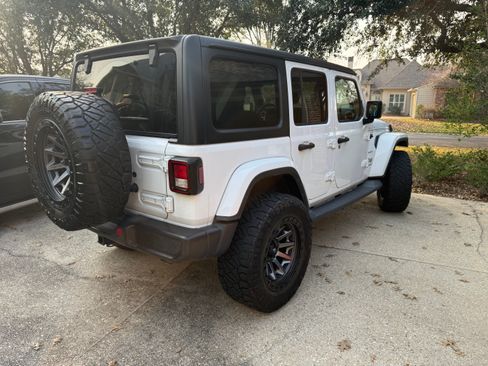 Used 2019 Jeep Wrangler Unlimited Sahara image 6