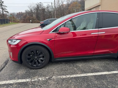Used 2020 Tesla Model X Long Range image 5