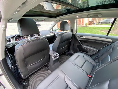 Used 2017 Volkswagen Golf SE image 26