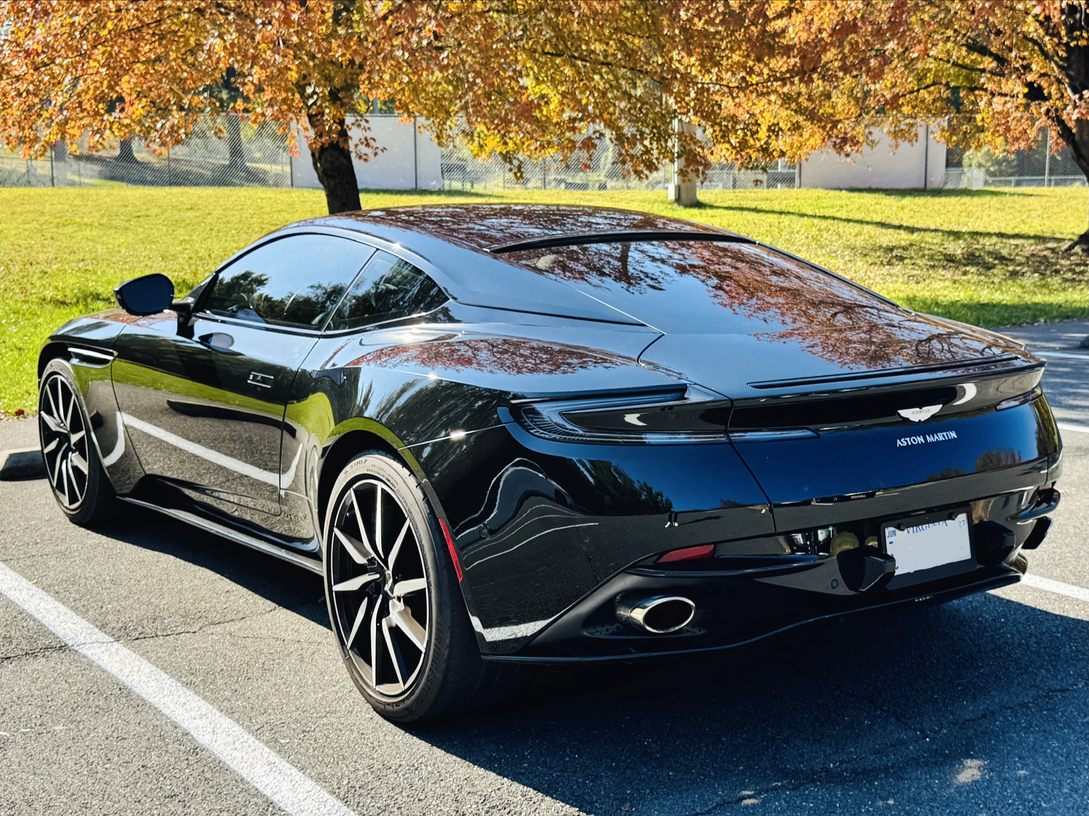 Used 2018 Aston Martin DB11 Coupe RWD image 8