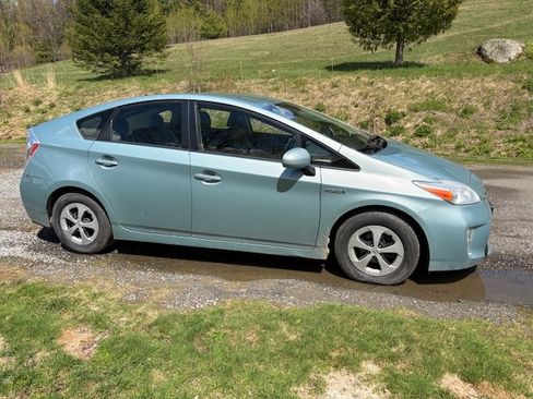Used 2014 Toyota Prius Four FWD image 1