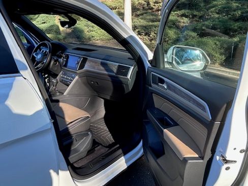 Used 2021 Volkswagen Atlas Cross Sport SE w/ Panoramic Sunroof Package image 26