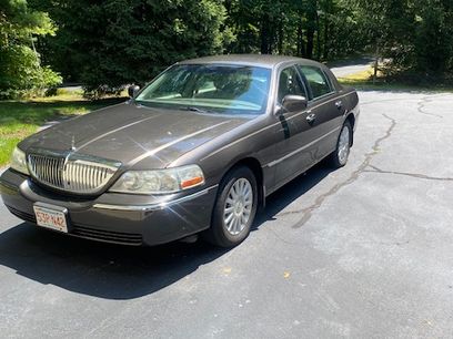 Used 2005 Lincoln Town Car Signature