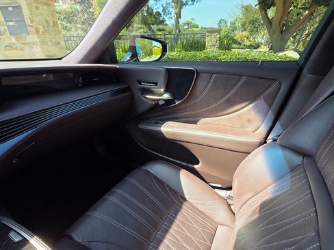 Used 2018 Lexus LS 500 w/ Luxury Package image 10