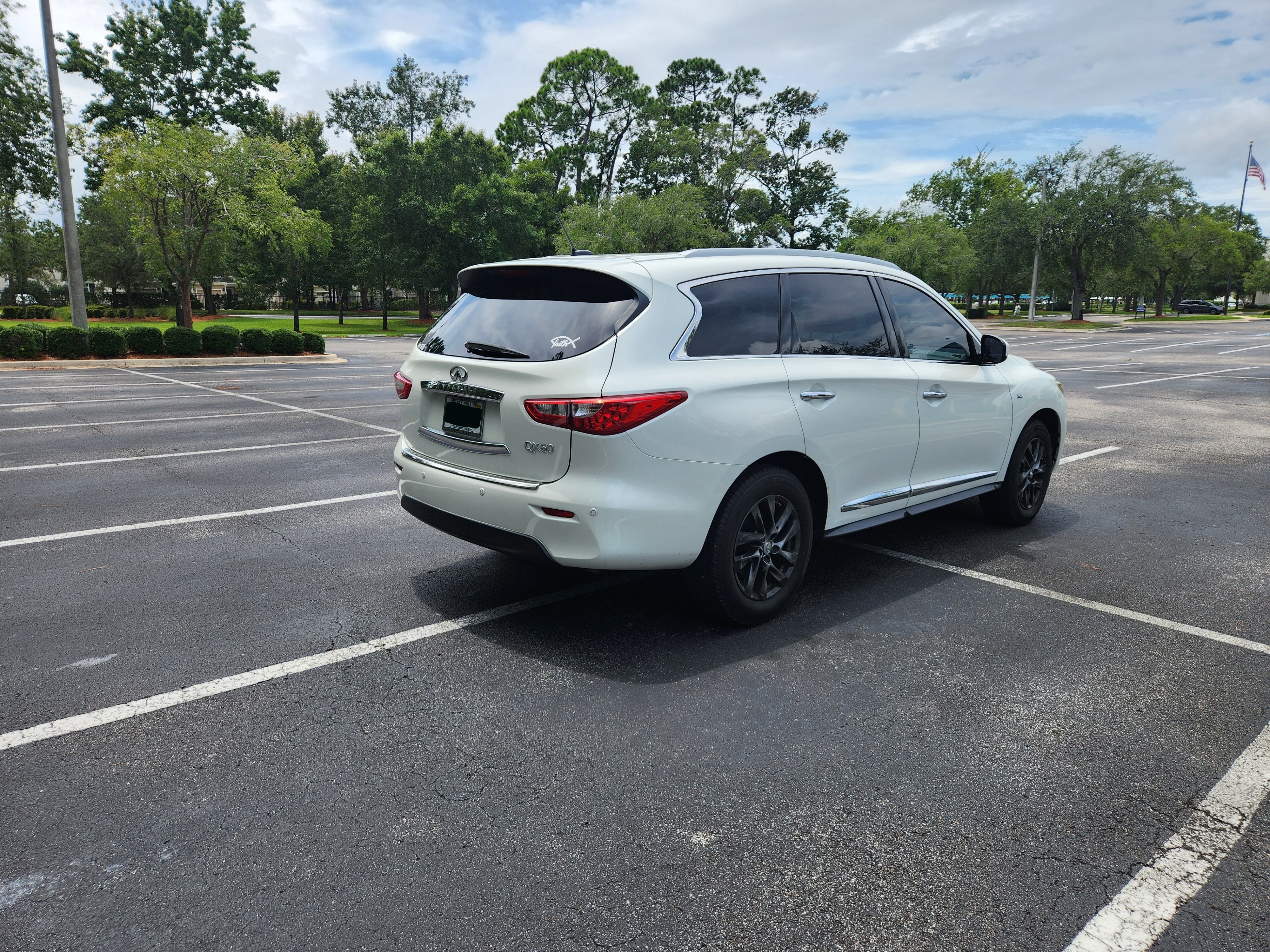 Used 2015 INFINITI QX60 FWD w/ Driver Assistance Package image 9