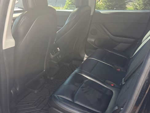 Used 2022 Tesla Model Y Long Range AWD/4WD image 9