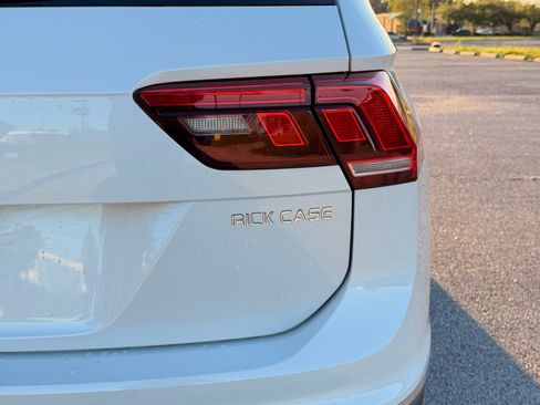 Used 2023 Volkswagen Tiguan SE image 11