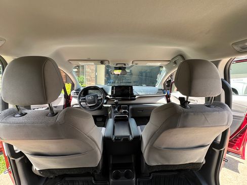 Used 2021 Toyota Sienna LE FWD image 17