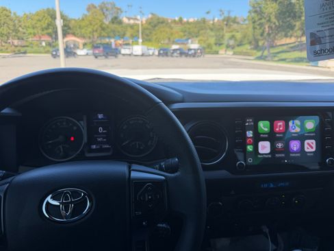 Used 2021 Toyota Tacoma TRD Off-Road w/ Technology Package AWD/4WD image 12