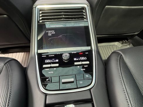 Used 2018 Porsche Panamera 4 w/ Premium Package Plus AWD/4WD image 19