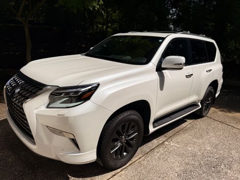 Used 2023 Lexus GX 460 Premium w/ Premium Package AWD/4WD image 4