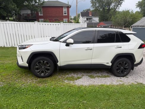 Used 2022 Toyota RAV4 Limited AWD/4WD image 2