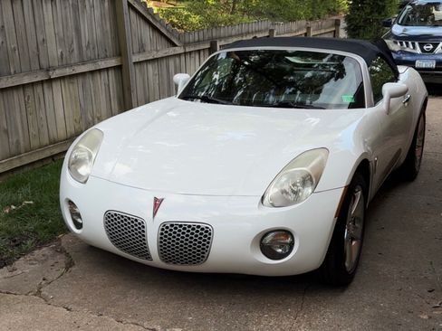 Used 2007 Pontiac Solstice Convertible w/ Preferred Package RWD image 1