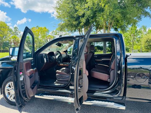 Used 2017 Chevrolet Silverado 2500 High Country w/ Duramax Plus Package AWD/4WD image 5