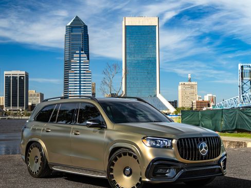 Used 2025 Mercedes-Benz GLS 450 4MATIC image 9