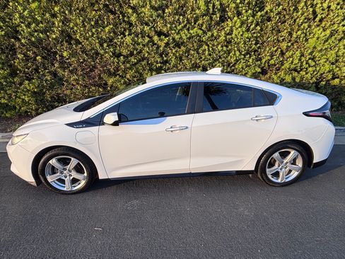 Used 2017 Chevrolet Volt LT image 8