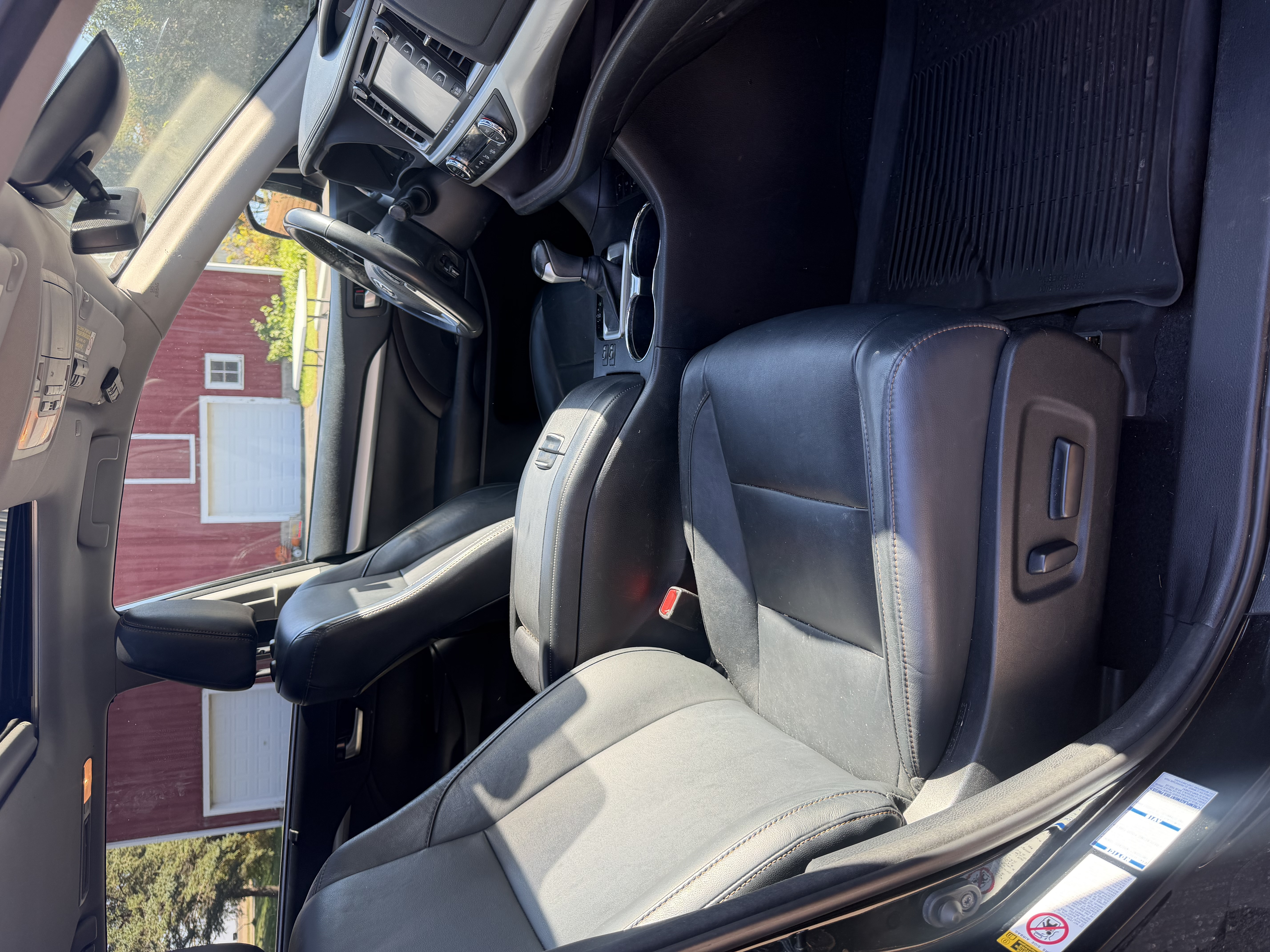 Used 2018 Toyota Highlander XLE AWD/4WD image 11