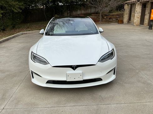 Used 2021 Tesla Model S Plaid image 2