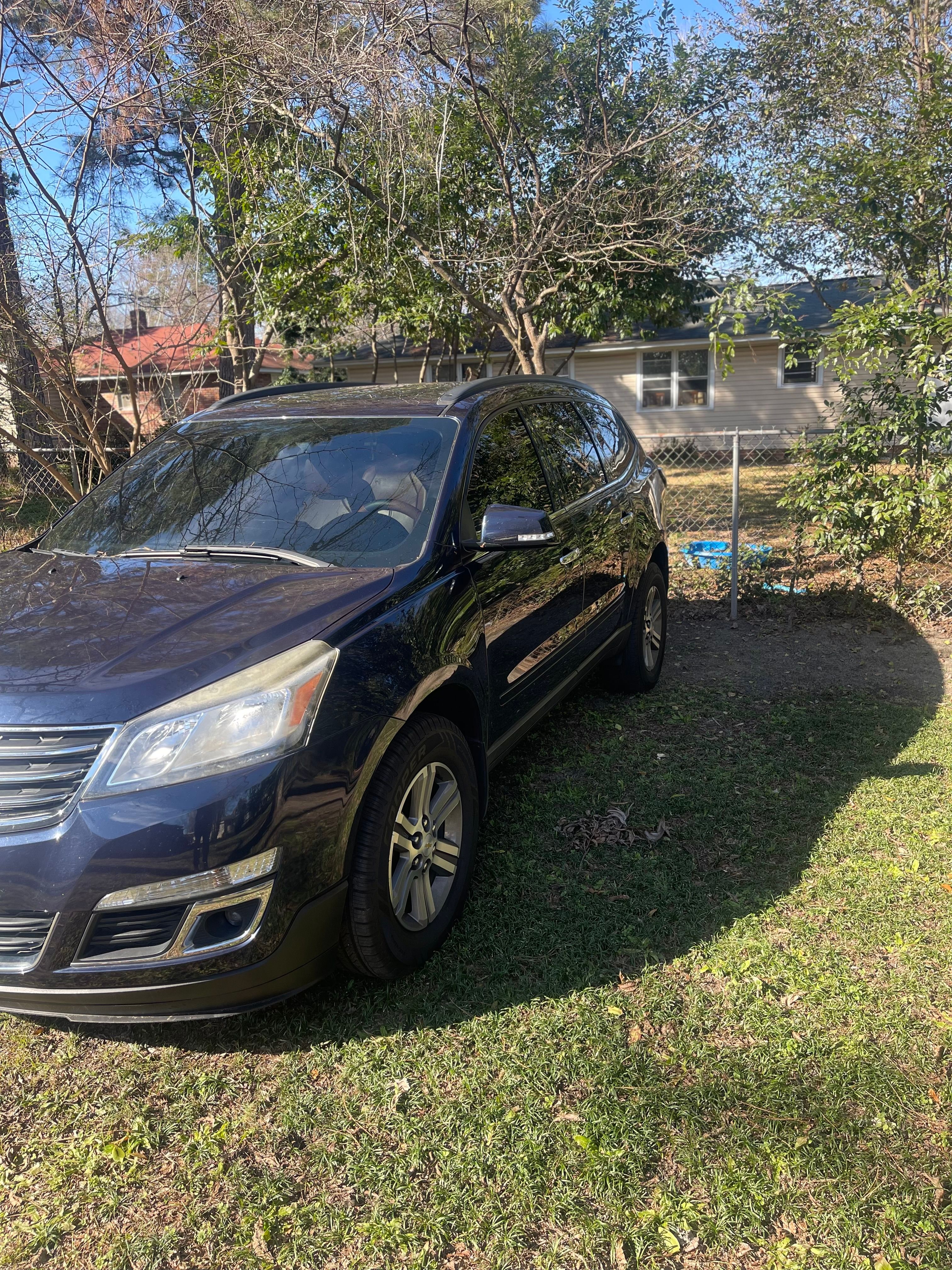 Used 2017 Chevrolet Traverse LT FWD image 2