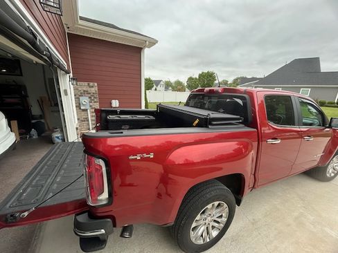 Used 2016 GMC Canyon SLT w/ Driver Alert Package image 4