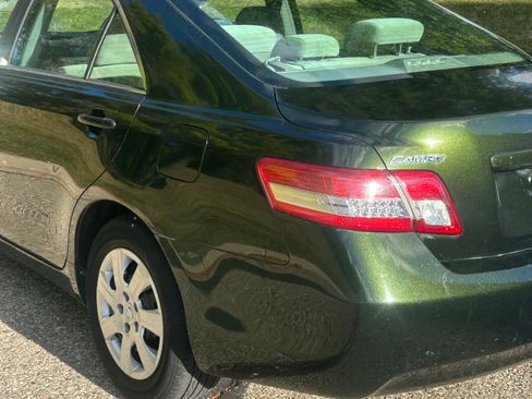 Used 2011 Toyota Camry image 6