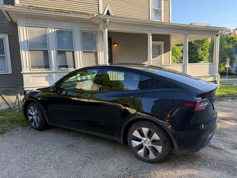 Used 2021 Tesla Model Y Long Range AWD/4WD image 2