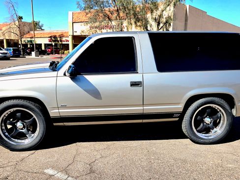 Used 1999 Chevrolet Tahoe 2WD 2-Door w/ Preferred Equipment Group image 6