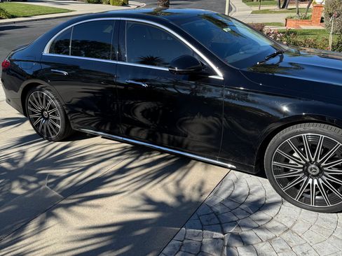 Used 2025 Mercedes-Benz E 350 4MATIC Sedan image 5