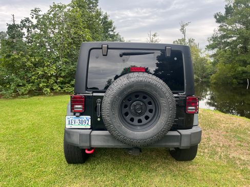 Used 2014 Jeep Wrangler Unlimited Sport w/ Quick Order Package 23S AWD/4WD image 5
