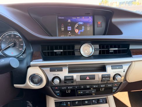 Used 2017 Lexus ES 350 w/ Luxury Package image 12