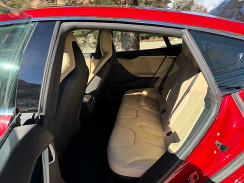 Used 2015 Tesla Model S 85D image 9