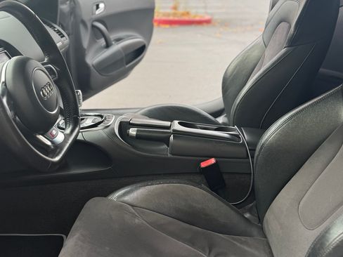 Used 2014 Audi R8 V8 w/ Ceramic Brake Package image 6