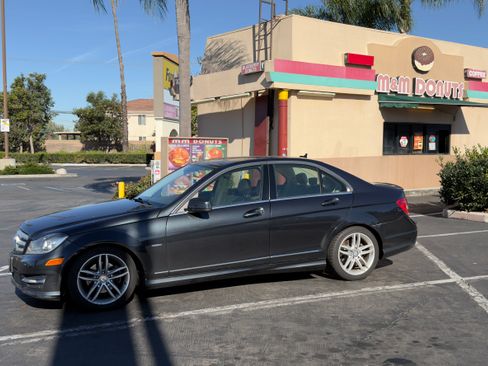 Used 2012 Mercedes-Benz C 250 Sedan w/ Comand Single Disc Pkg image 2