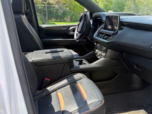 Used 2022 GMC Yukon XL AT4 AWD/4WD image 8