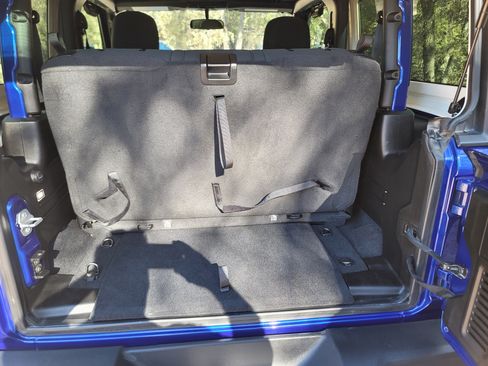 Used 2020 Jeep Wrangler Sport image 12