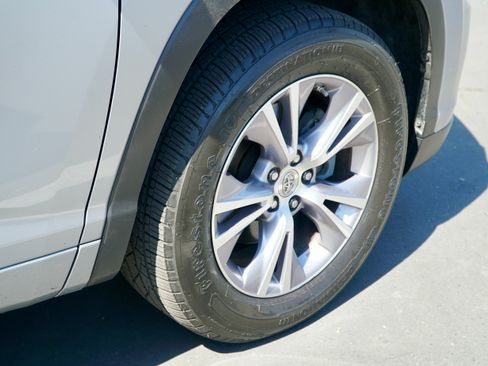 Used 2015 Toyota Highlander XLE FWD image 31