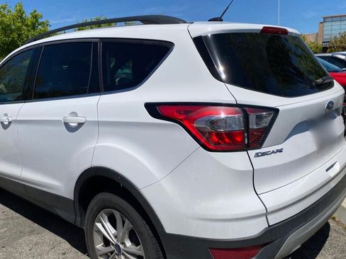 Used 2018 Ford Escape SE FWD image 4