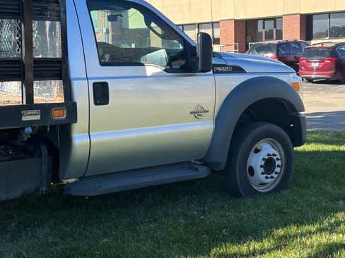 Used 2016 Ford F550 2WD Regular Cab Super Duty image 4