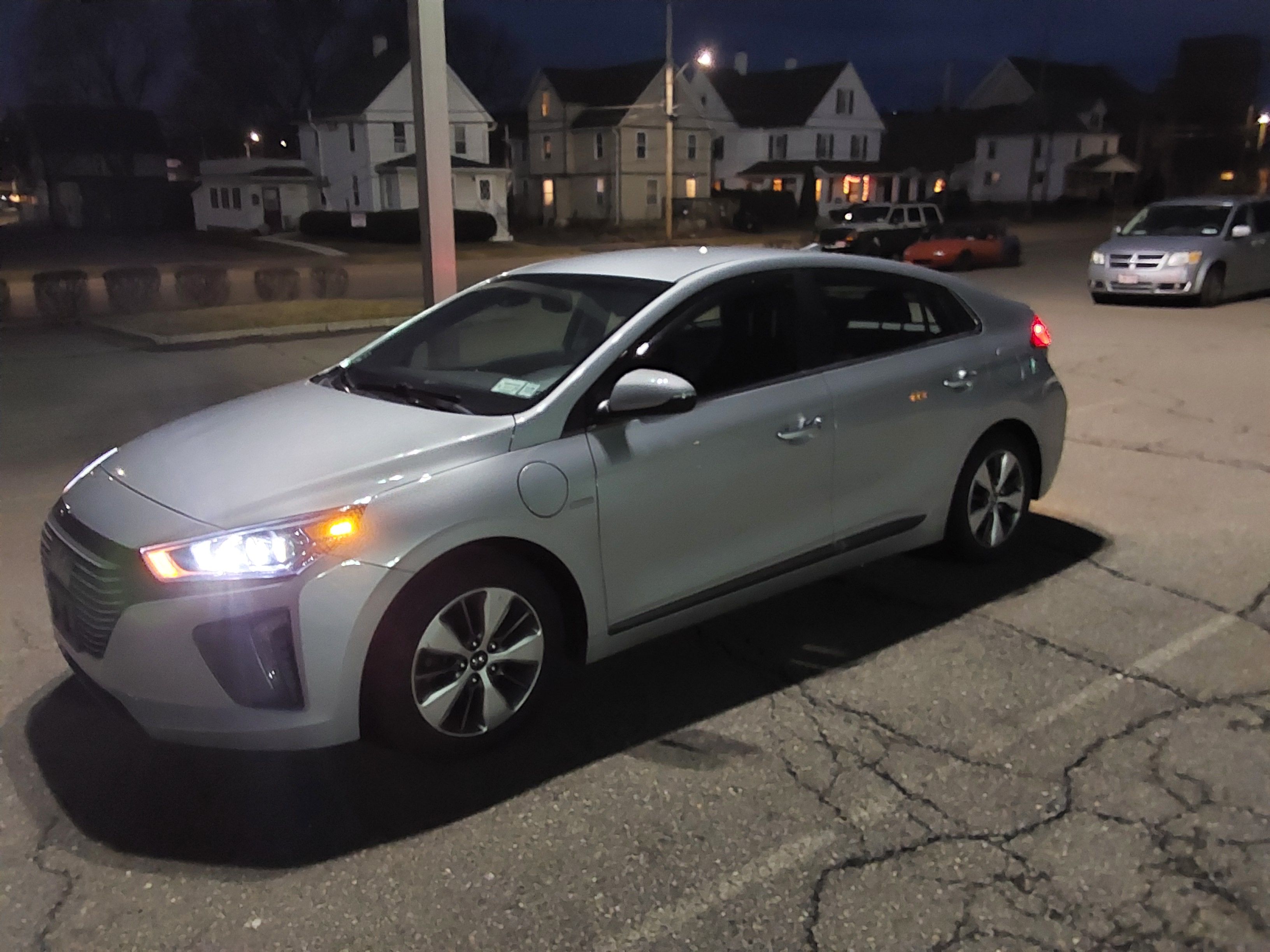 Used 2019 Hyundai Ioniq Limited FWD image 11