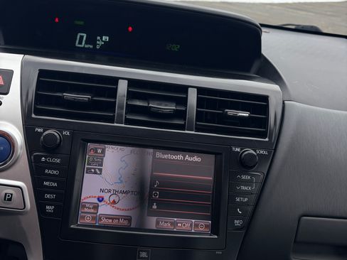 Used 2013 Toyota Prius V Five image 10