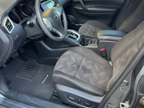 Used 2016 Nissan Rogue SV image 12