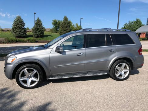 Used 2011 Mercedes-Benz GL 550 4MATIC image 14