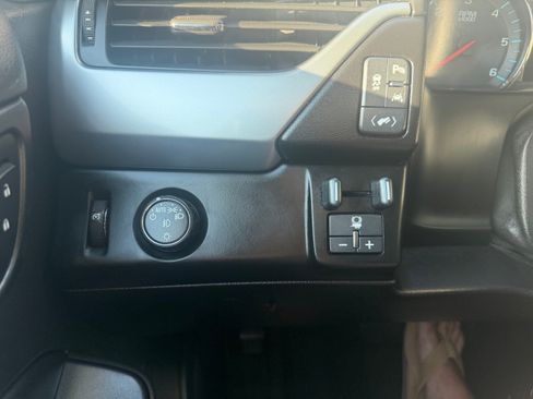 Used 2016 Chevrolet Suburban LTZ RWD image 10